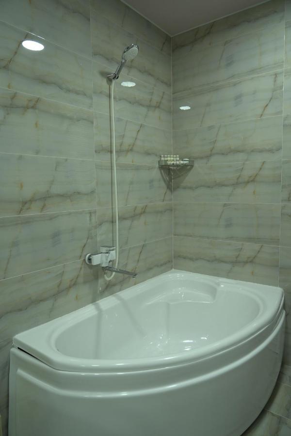 Reikartz Amirun Tashkent Hotel Bagian luar foto