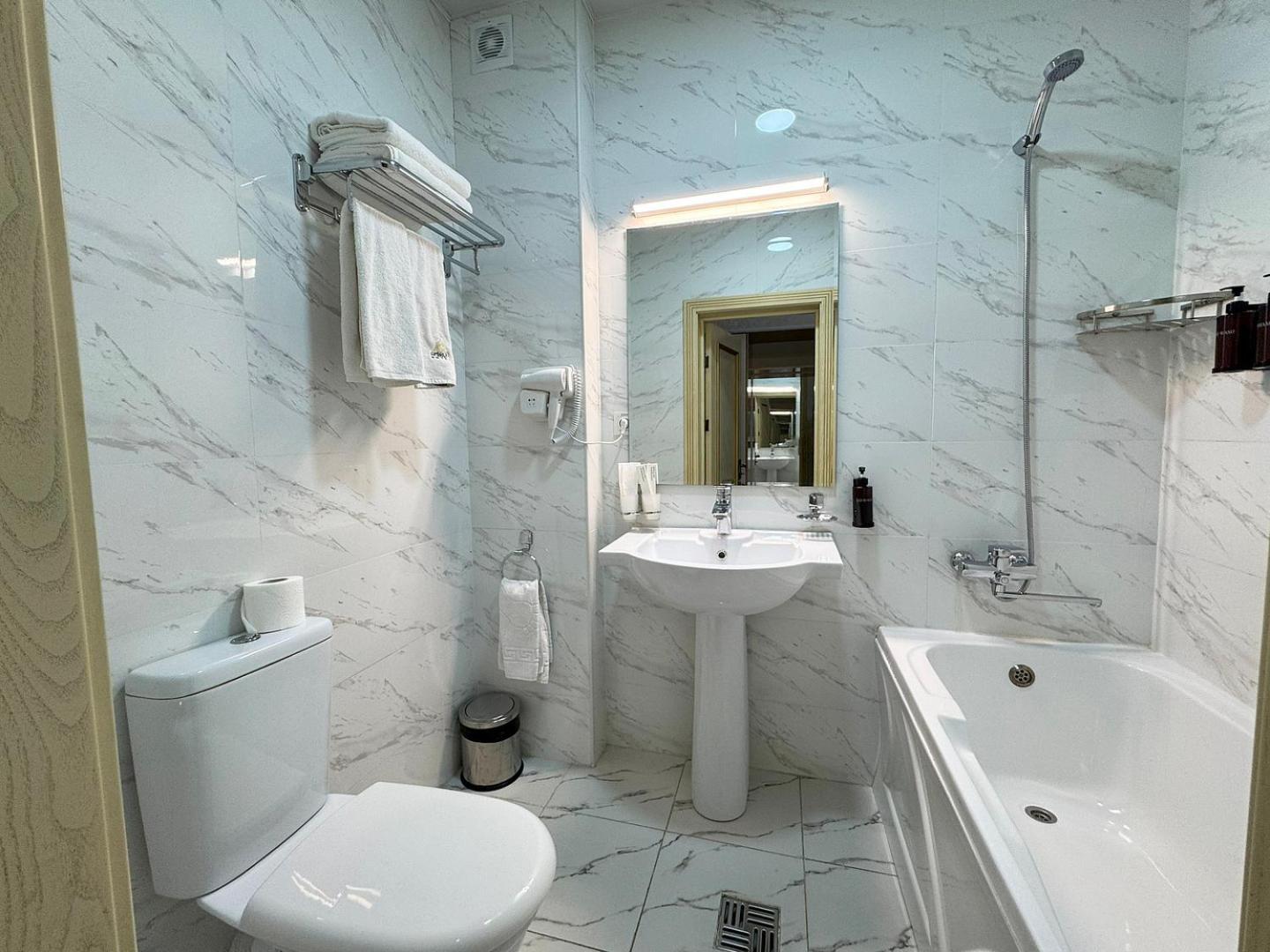 Reikartz Amirun Tashkent Hotel Bagian luar foto